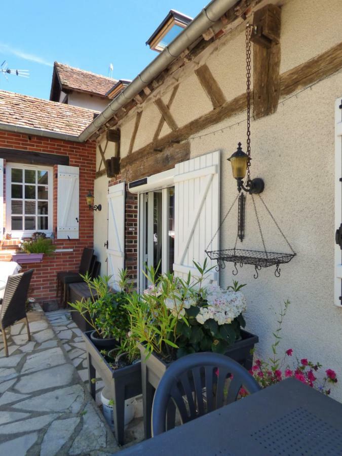 Chambres D'Hotes Les Muscaris Feins-en-Gatinais Exterior foto