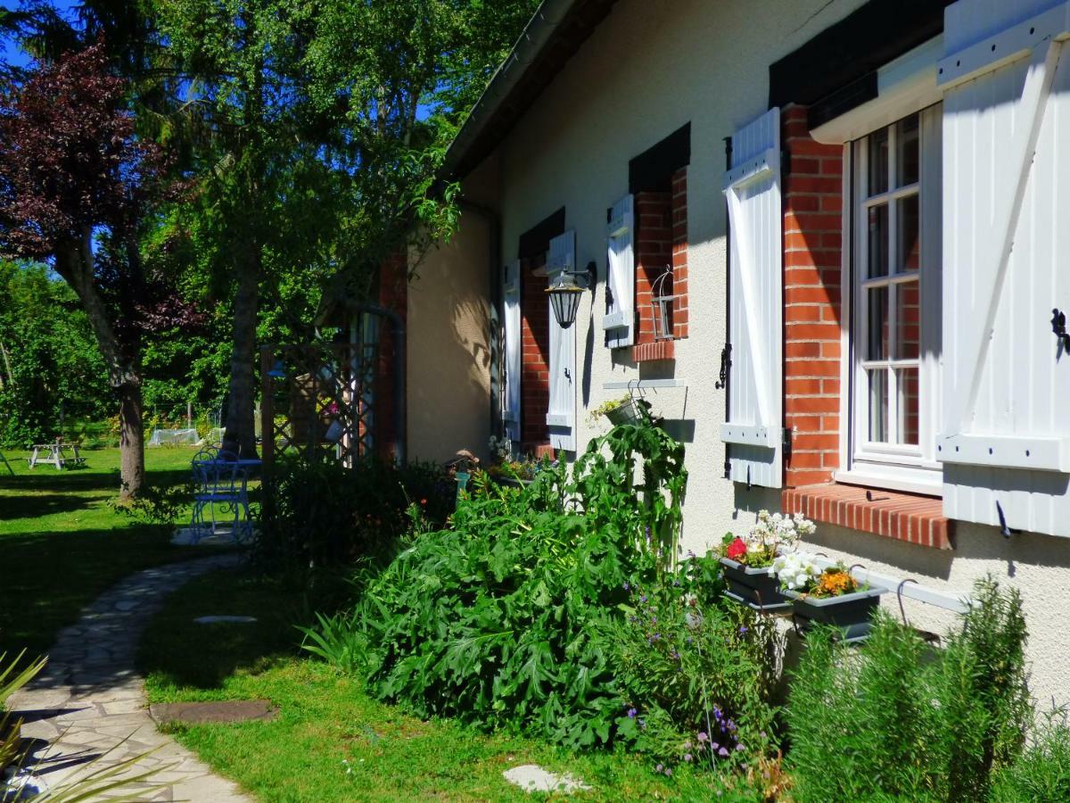 Chambres D'Hotes Les Muscaris Feins-en-Gatinais Exterior foto